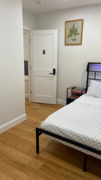 Building Photo - 16 N Main St