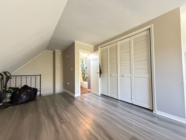Building Photo - 2 Bedroom Home - Open August 1st!