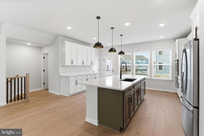 Building Photo - 4 Barton Ave