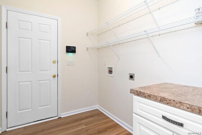 Building Photo - 3412 Crestwood Ln