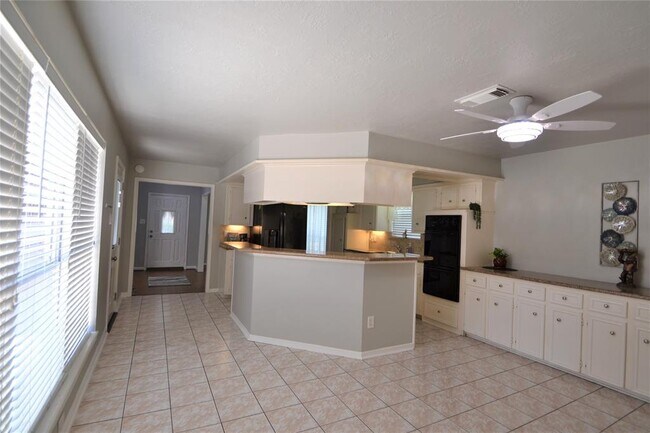 Building Photo - 15927 Tumbling Rapids Dr