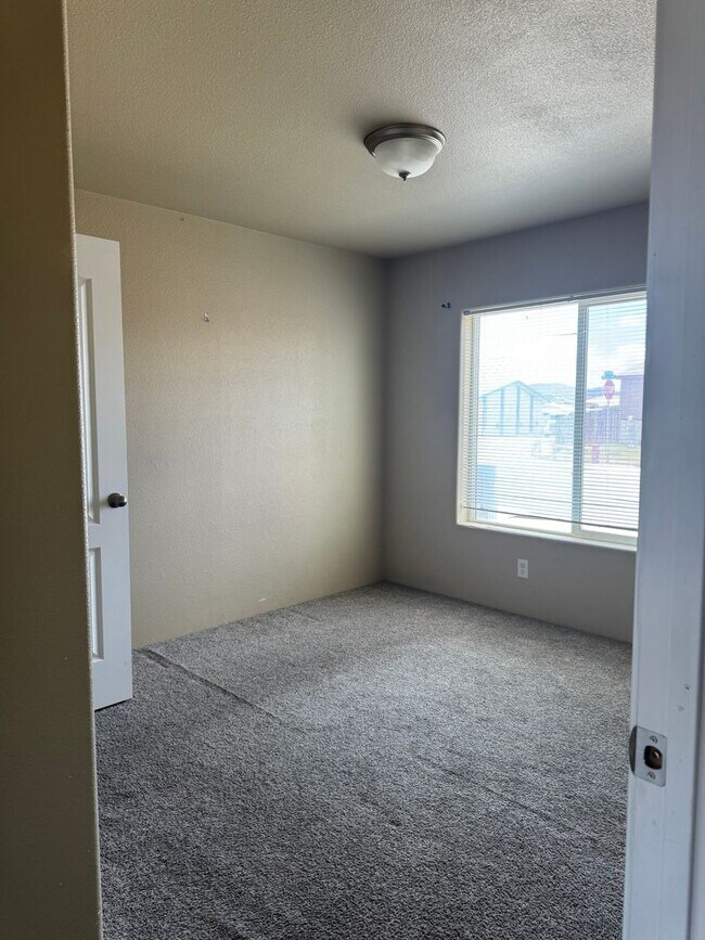 Building Photo - Nice 3 Bedroom/ 2 Bath in Elko