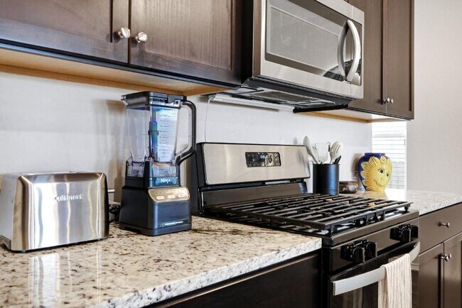 Building Photo - Move in Ready and FULLY FURNISHED 3 BD/2 BA located Far West San Antonio!