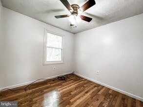 Building Photo - 811 Calvert Towne Dr