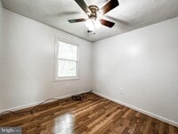 Building Photo - 811 Calvert Towne Dr