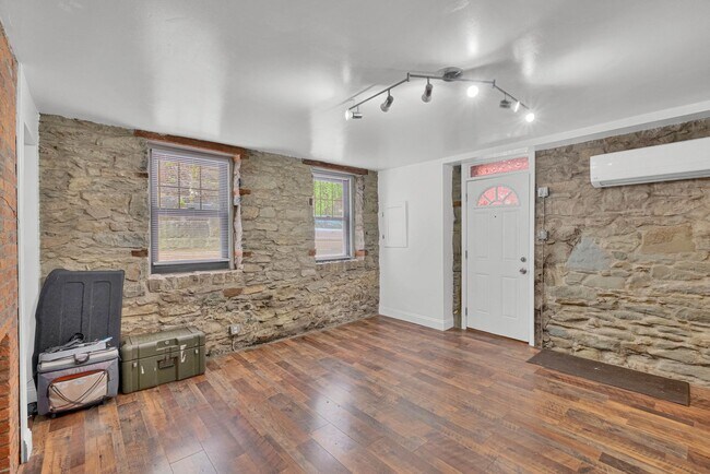 Building Photo - 1721 Edwards Way
