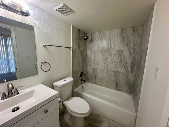 Building Photo - 3930 S Roosevelt Blvd