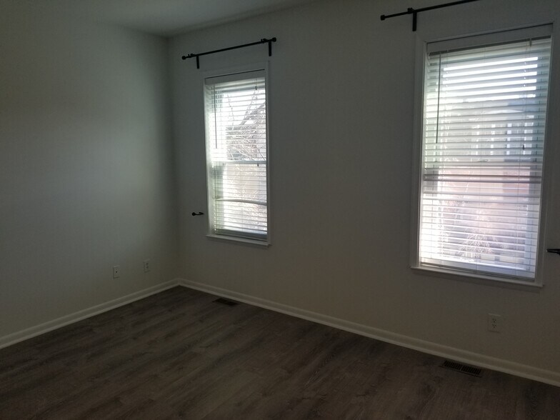 Building Photo - 1130 S Charles St