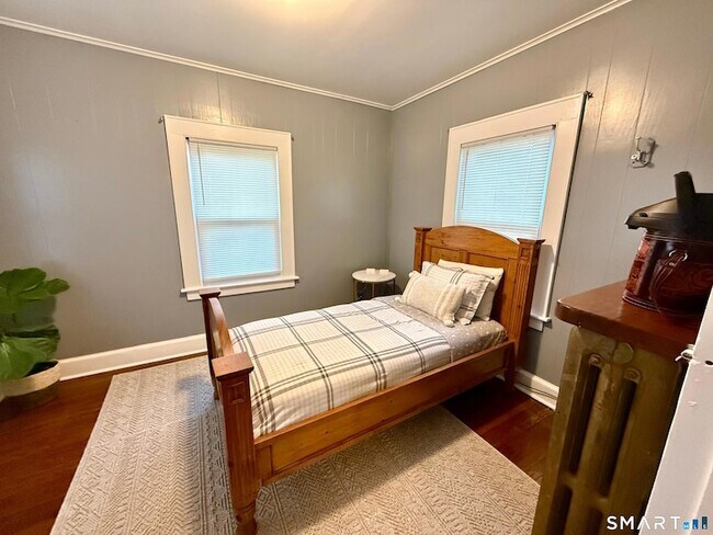 Building Photo - 64 Hickory St