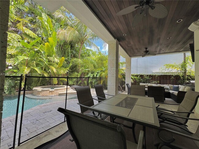 Building Photo - 2561 Trapp Ave