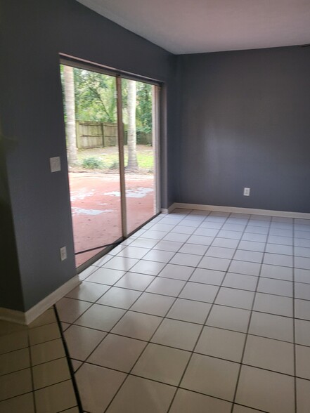 Building Photo - 2219 Groveland Dr
