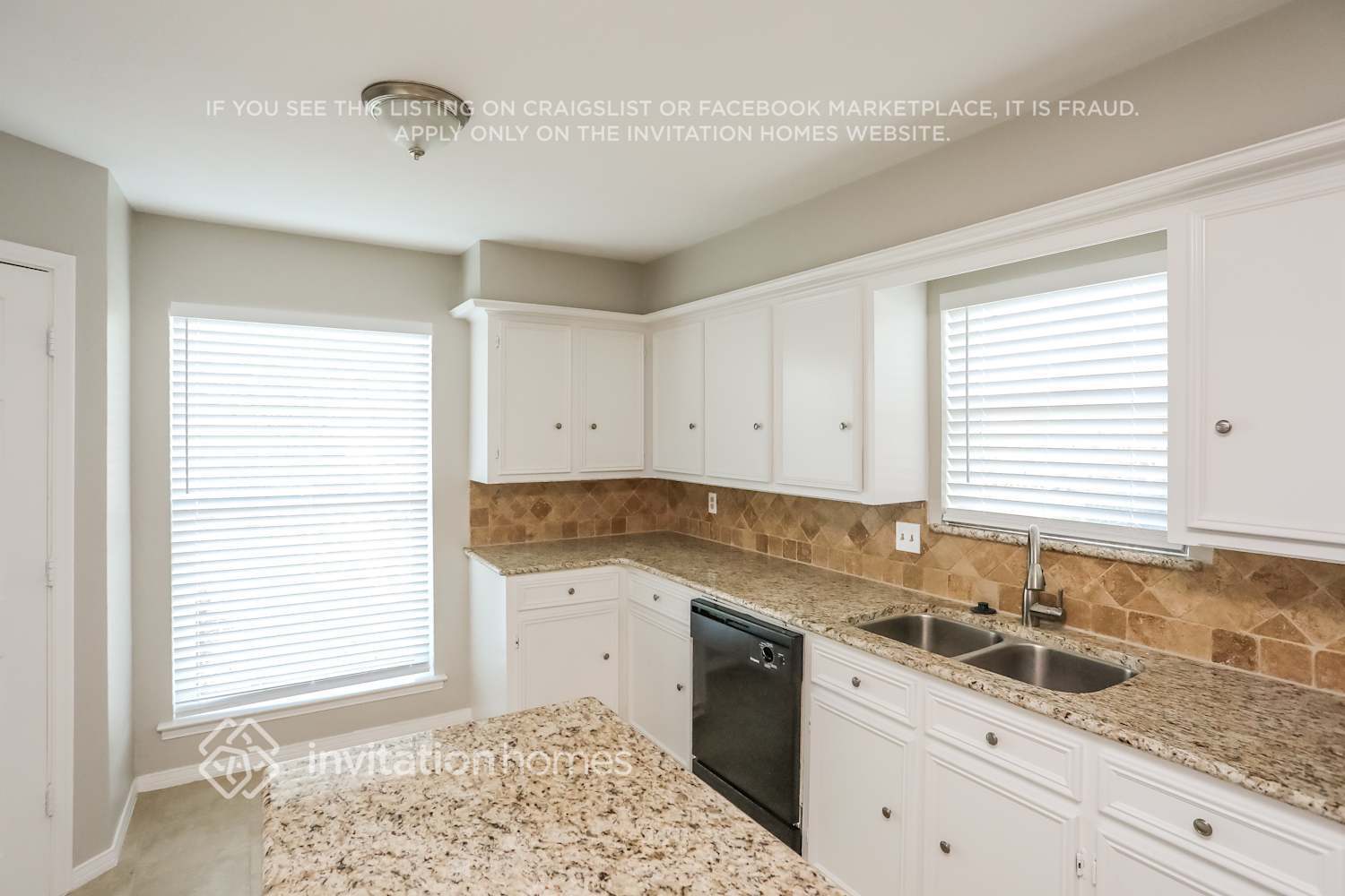 Building Photo - 1706 Surrey Ct