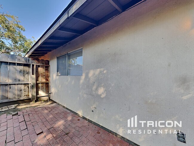 Building Photo - 1734 Floyd Avenue Modesto CA