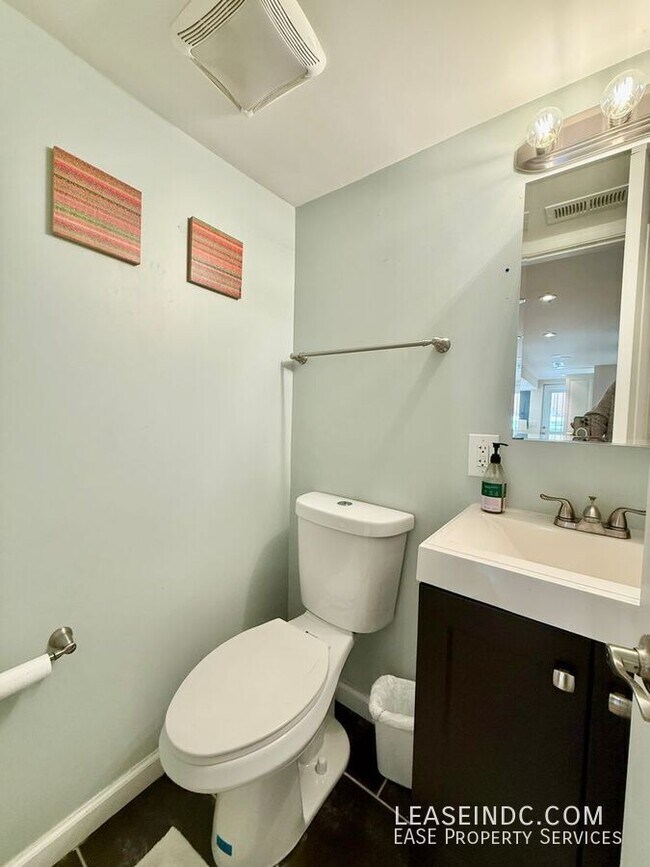 Building Photo - 159 V St NE