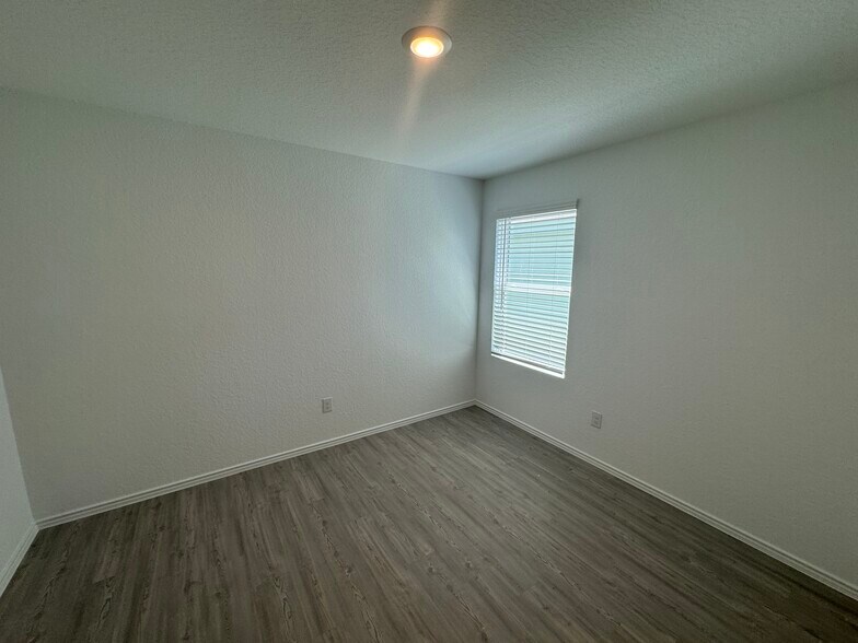 Building Photo - 1155 Barbarosa Rd