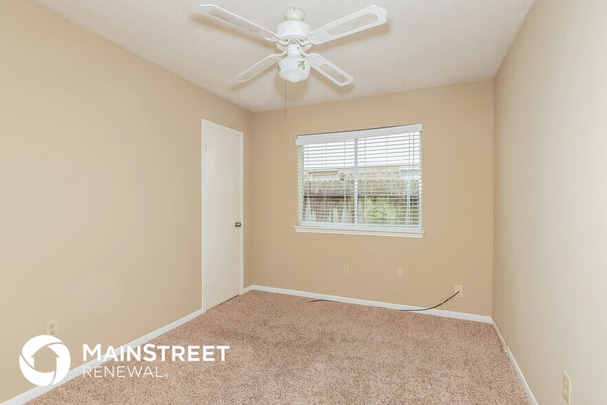 Building Photo - 1215 New Tree Ln