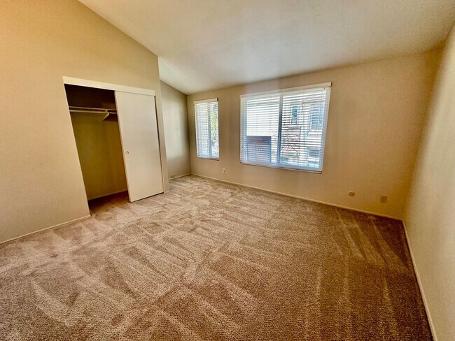 Building Photo - Spacious La Jolla 2BR/1.5BA Townhouse with Garage Parking