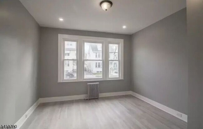 Building Photo - 127 Brookwood St