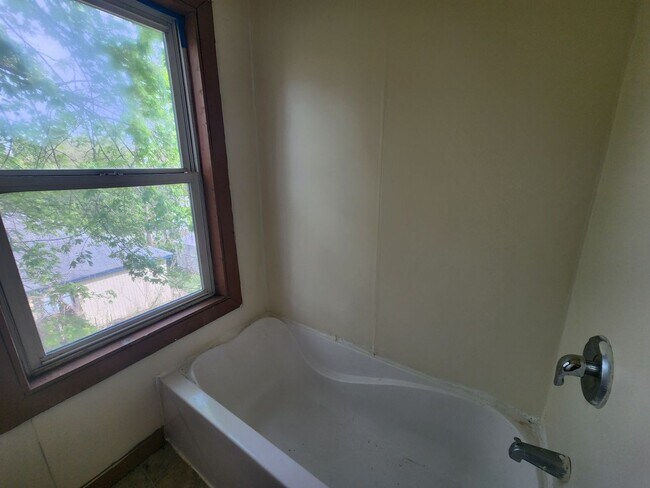 Building Photo - E Fairview, 205-207