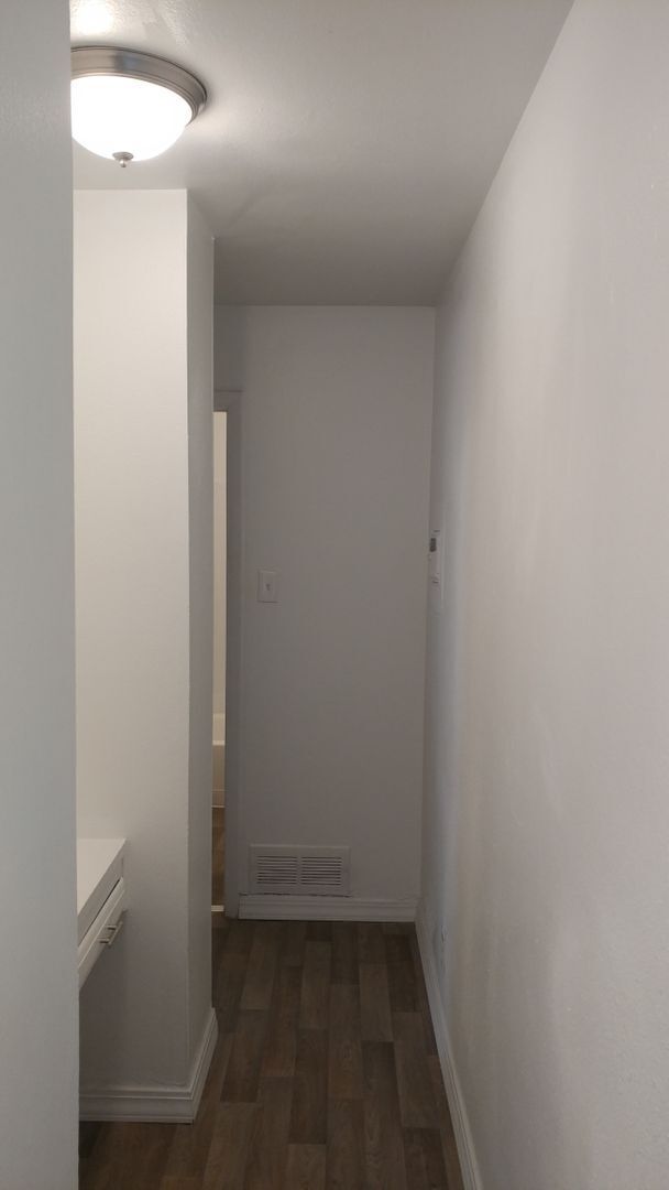 Building Photo - *Newly Refurbished ** First Month Free!