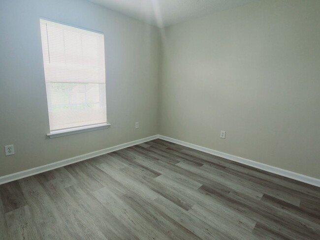 Building Photo - RENTAL RATE REDUCED!! Beautiful 4 Bedroom/...