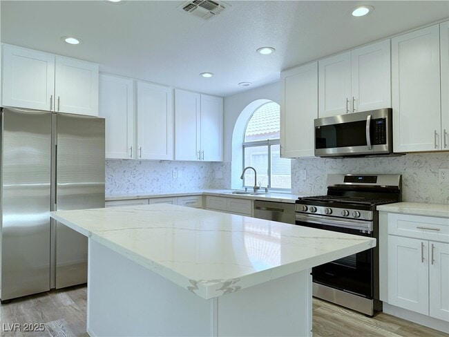 Building Photo - 9821 Cactus View Ave