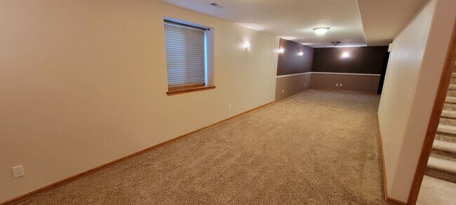Building Photo - HUGE!  4 Bed Family Home in Mead Available...