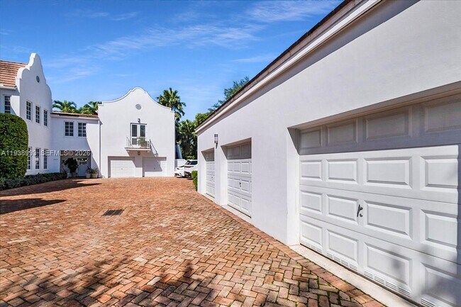 Building Photo - 1109 Campo Sano Ave