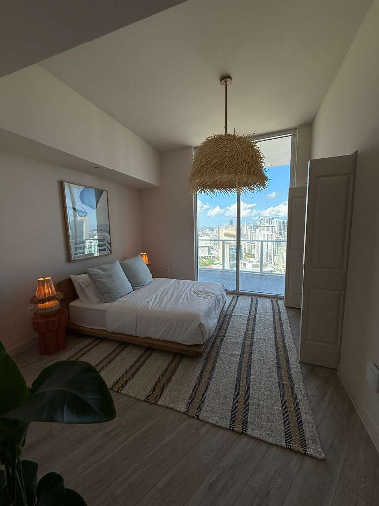 Building Photo - 521 SW 4th Ave