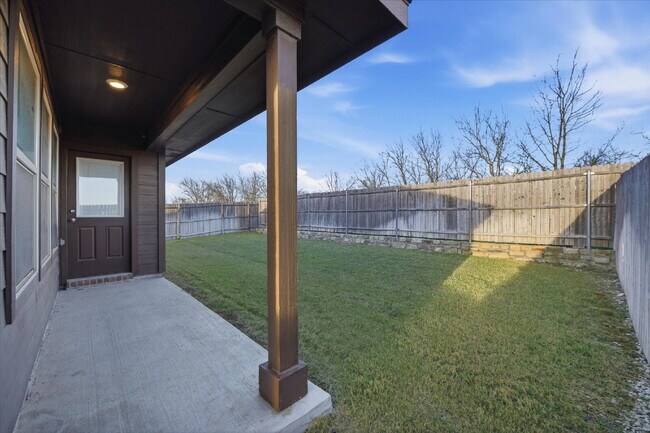Building Photo - "Spacious 5-Bedroom Oasis in Fort Worth with 2 Full Baths and 2075 Sq Ft of Comfort!" Section 8 W...