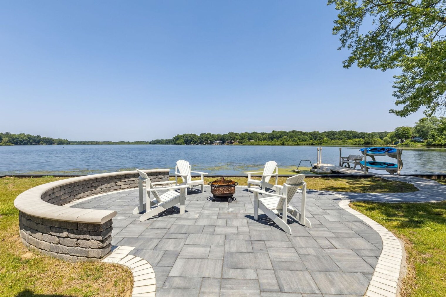Building Photo - 807 Portage Lakes Drive
