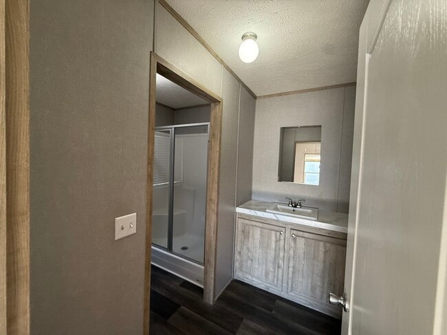 Building Photo - Mobile home for sale