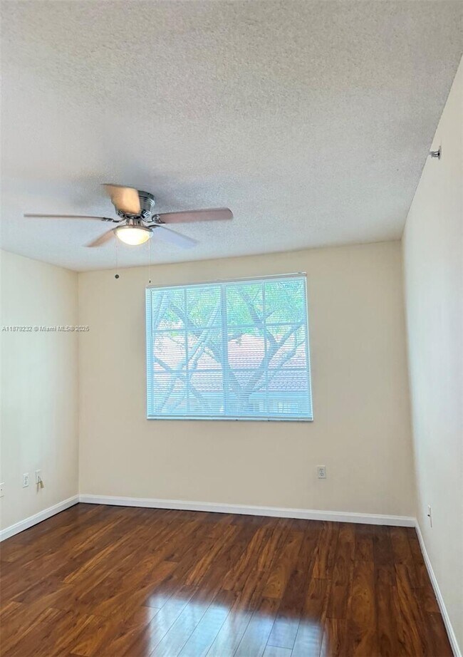 Building Photo - 7940 N Nob Hill Rd