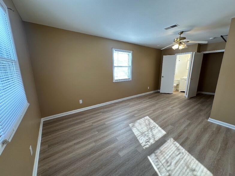 Building Photo - 1204 N 6th St