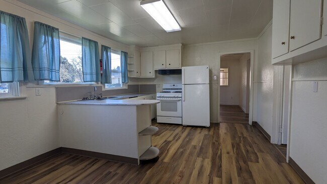 Building Photo - 2069 Holly St