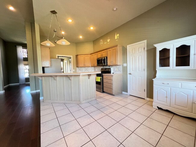 Building Photo - 3 Bed 2 Bath House Right down the road from Northridge Middle School.