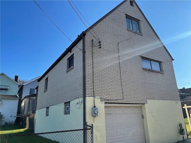 Building Photo - 528 Cypress Alley