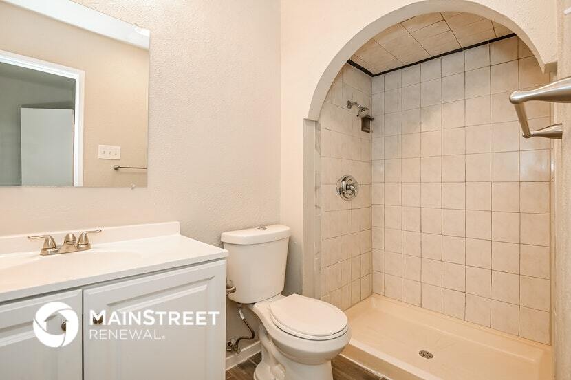Building Photo - 450 Thistle Dr