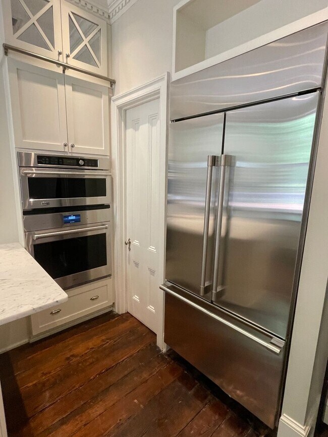 Building Photo - Georgetown Splendor with Garage Parking