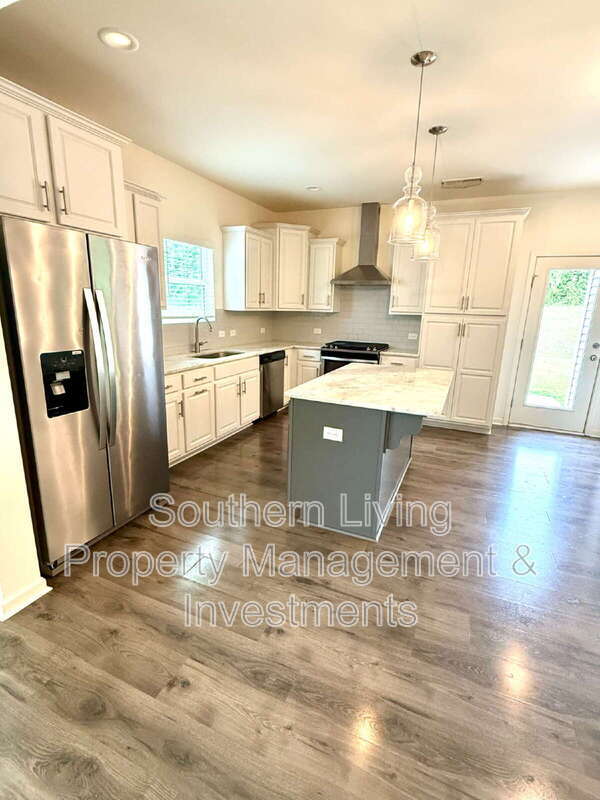 Building Photo - 4014 Beacon Ave