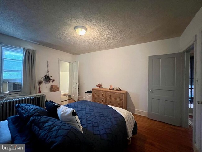 Building Photo - 1507 W 14th St