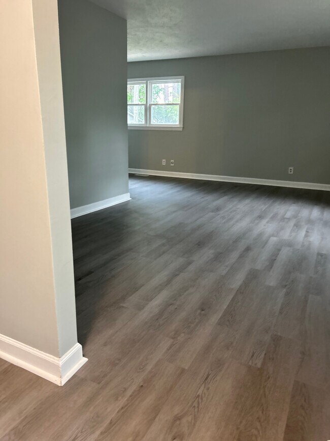 Building Photo - 251 Fawn Rd