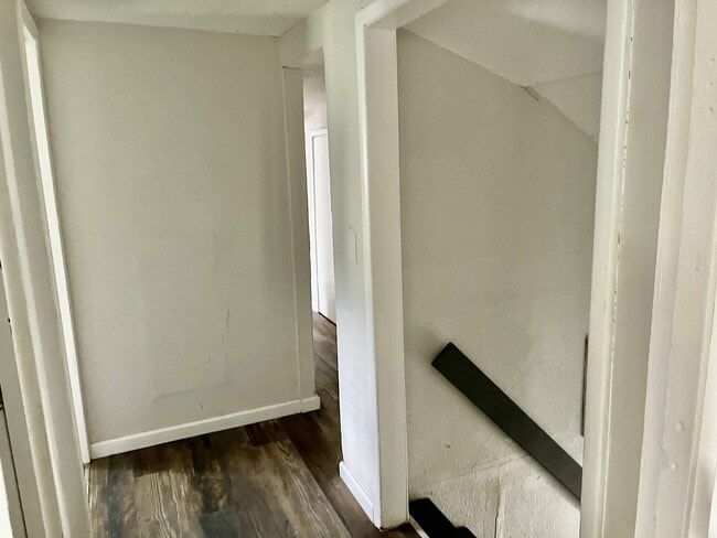 Building Photo - 635 N Moore Rd