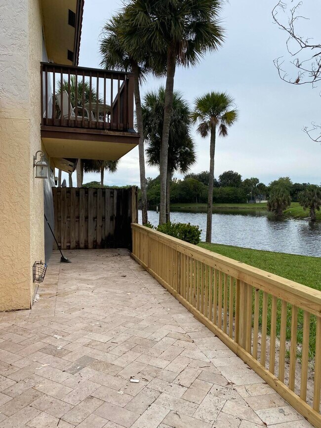 Building Photo - 5790 Fox Hollow Dr