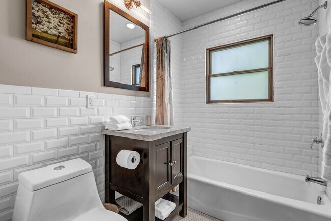 Building Photo - Charming Modern Industrial Fully Furnished Home for Lease