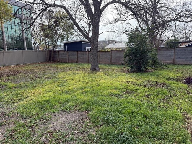 Building Photo - 6017 Sheridan Ave