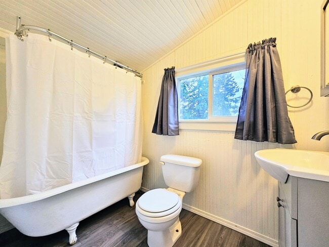 Building Photo - 508 Binghampton St