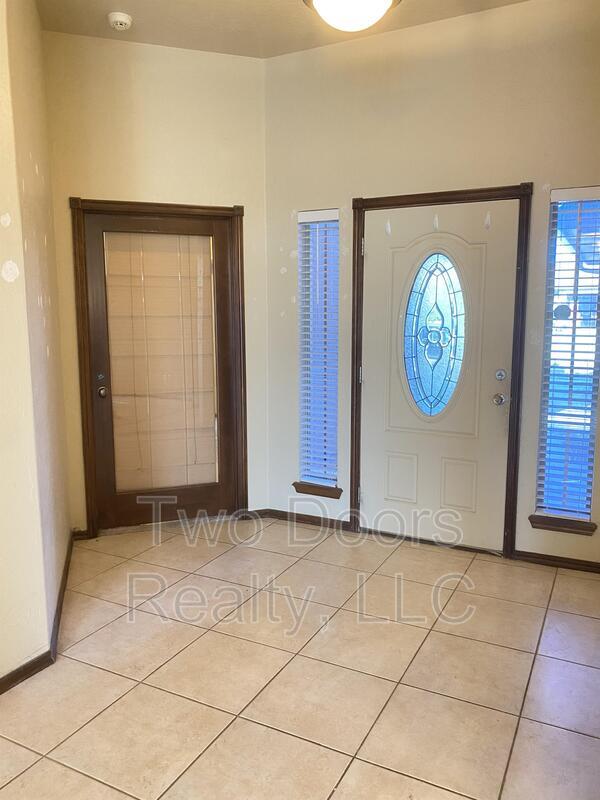 Building Photo - 617 Allison Ln