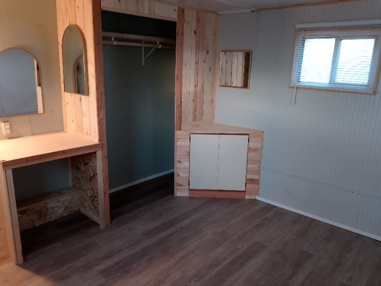 Building Photo - 675 7th St