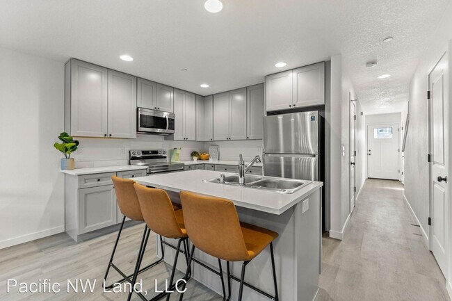 Building Photo - 3 br, 2.5 bath House - 2901 NE 137th Way